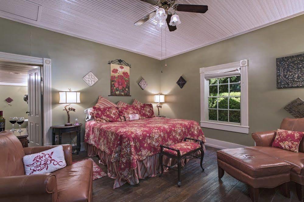 Inn On The Creek Salado Exterior photo